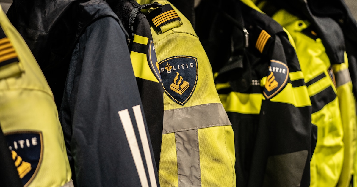 Man tegen hoofd getrapt en bewusteloos achterlaten bij Arena: politie deelt beelden verdachten