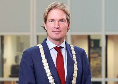 Burgemeester Van Oosten van Nissewaard wordt minister van justitie en veiligheid: ‘Ik vertrek met pijn in het hart’