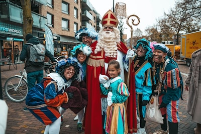 Vol verwachting klopt ons hart: bekijk hier foto's van sinterklaasintocht 2025 in Ede