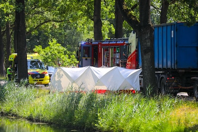 Agent overleden bij dodelijk ongeval langs kanaal in Lieren, andere agent zwaargewond