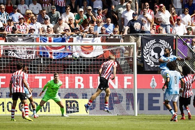 Sparta-spits baalt van afgekeurde goal tegen Feyenoord: ‘Te licht om af te fluiten’