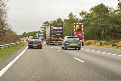 Gevaarlijke groeven in het asfalt: A28 uur lang dicht voor spoedreparatie