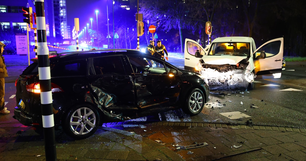 Veel schade na ongeval op Schenkkade in Den Haag
