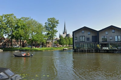 Gezien op Funda: wonen op een eiland in Woerden