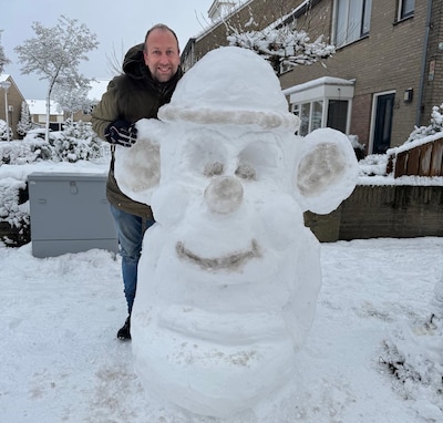 SpongeBob, Minion en Olaf: Erik uit Eindhoven maakt prachtige sneeuwsculpturen