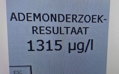 Automobiliste (48) raakt onder invloed verkeersbord en muur in Best en blijkt zes keer te veel te he