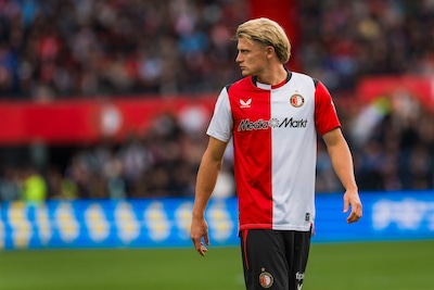 Koploper Feyenoord wijzigt opstelling op vier posities tegen Telstar, Steijn in basis
