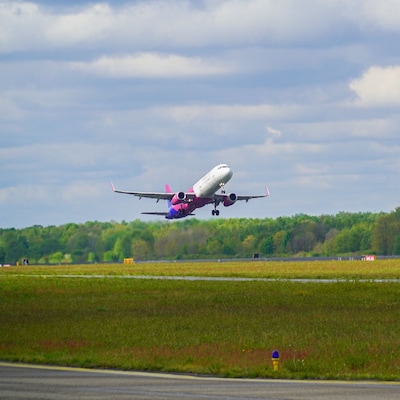 Sneller omhoog en minder uit de bocht: dit is waarom de nieuwe start op Eindhoven Airport werkt