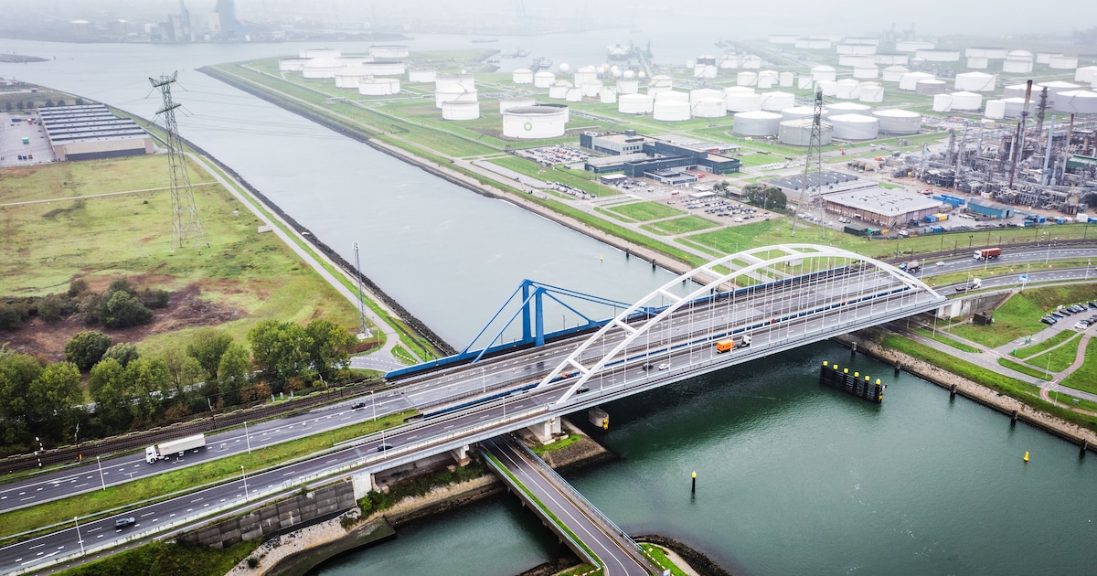 File op A15 loopt op tot 110 minuten door werkzaamheden bij Suurhoffbrug