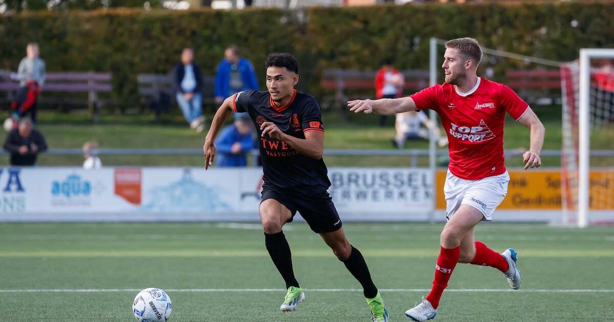 Hypermobiele Raymond Huizing steekt bij Sparta Nijkerk zijn armen ...