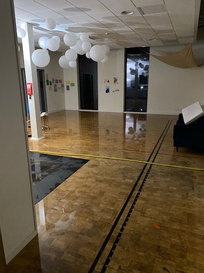 Kinderdagverblijf en school in Amersfoort gesloten door flinke waterschade: ‘We hebben gered wat er 
