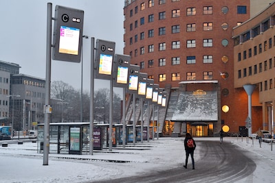 De meeste hoofdwegen in Amersfoort zijn sneeuwvrij en toch rijden de bussen niet: ‘Nu moet ik een uu