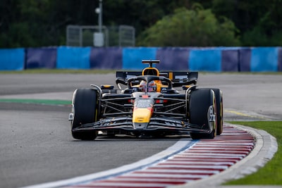 Zo laat komt Max Verstappen vandaag en morgen in actie in Hongarije