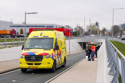 Fietsster gewond bij botsing met scooter in fietstunnel Oss