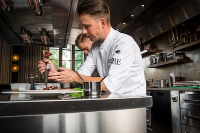 Gastronomisch genieten: Dordtse jongeren eten voor de helft van de prijs bij toprestaurant in de buurt