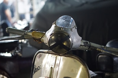Scooters en brommers in het voetgangersgebied gaan voortaan automatisch op de bon in Dordrecht