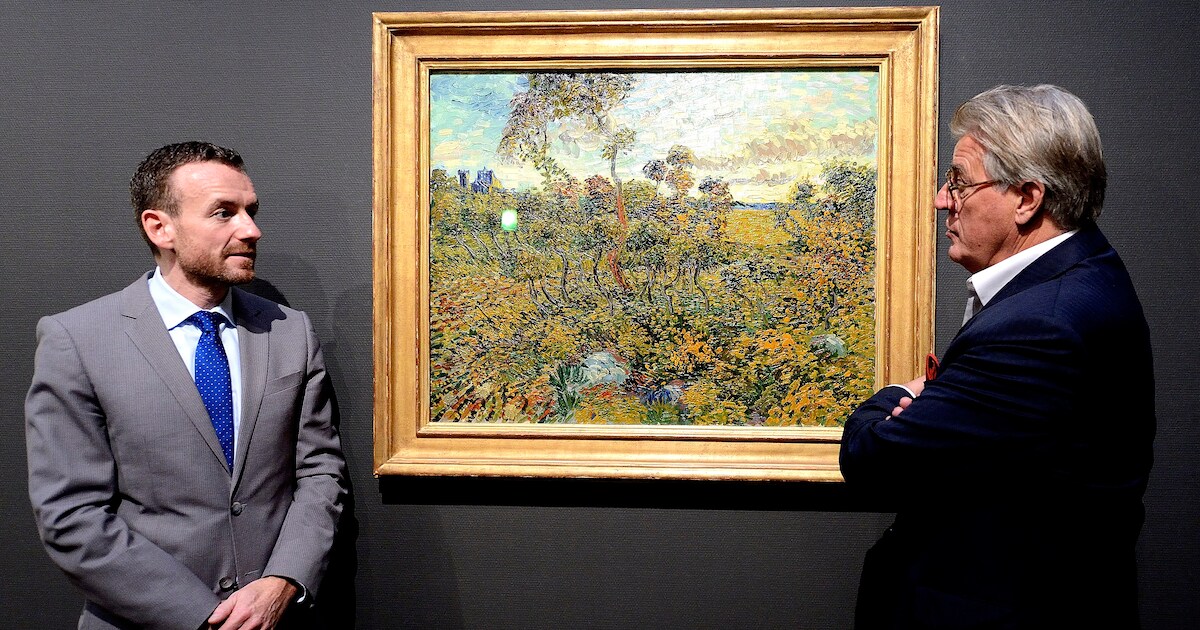 Vertrekkend museumdirecteur Axel Rüger krijgt zilveren medaille | Regio ...