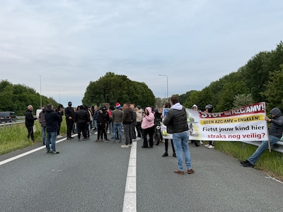 Anti-azc-demonstranten blokkeren snelweg A59 bij Den Bosch