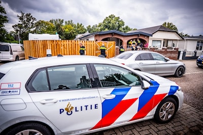 Politie houdt vijfde verdachte aan voor grootschalige diefstal elektrische fietsen; inval in Lobith 