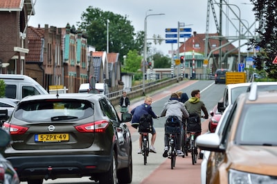 Twee nieuwe wegen moeten problemen op Brugweg in Waddinxveen oplossen, plan gaat miljoenen kosten