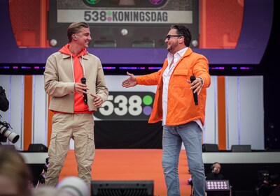 Volkszangers Tino Martin en Mart Hoogkamer hoofdacts bij eerste editie ‘Borrel aan de Binnenmaas’
