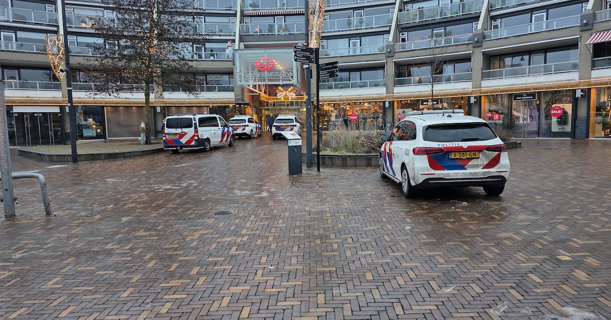 Winkelcentrum in Veenendaal ontruimd na vondst overleden persoon