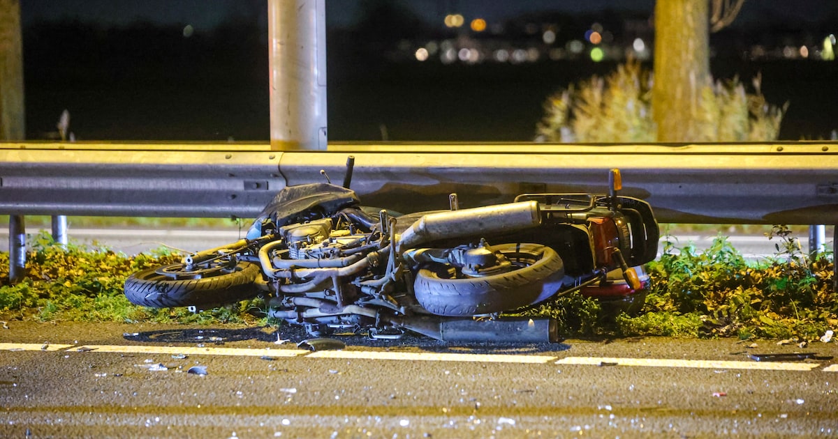 Motorrijder gewond geraakt na botsing op A20 bij Moordrecht, snelweg dicht
