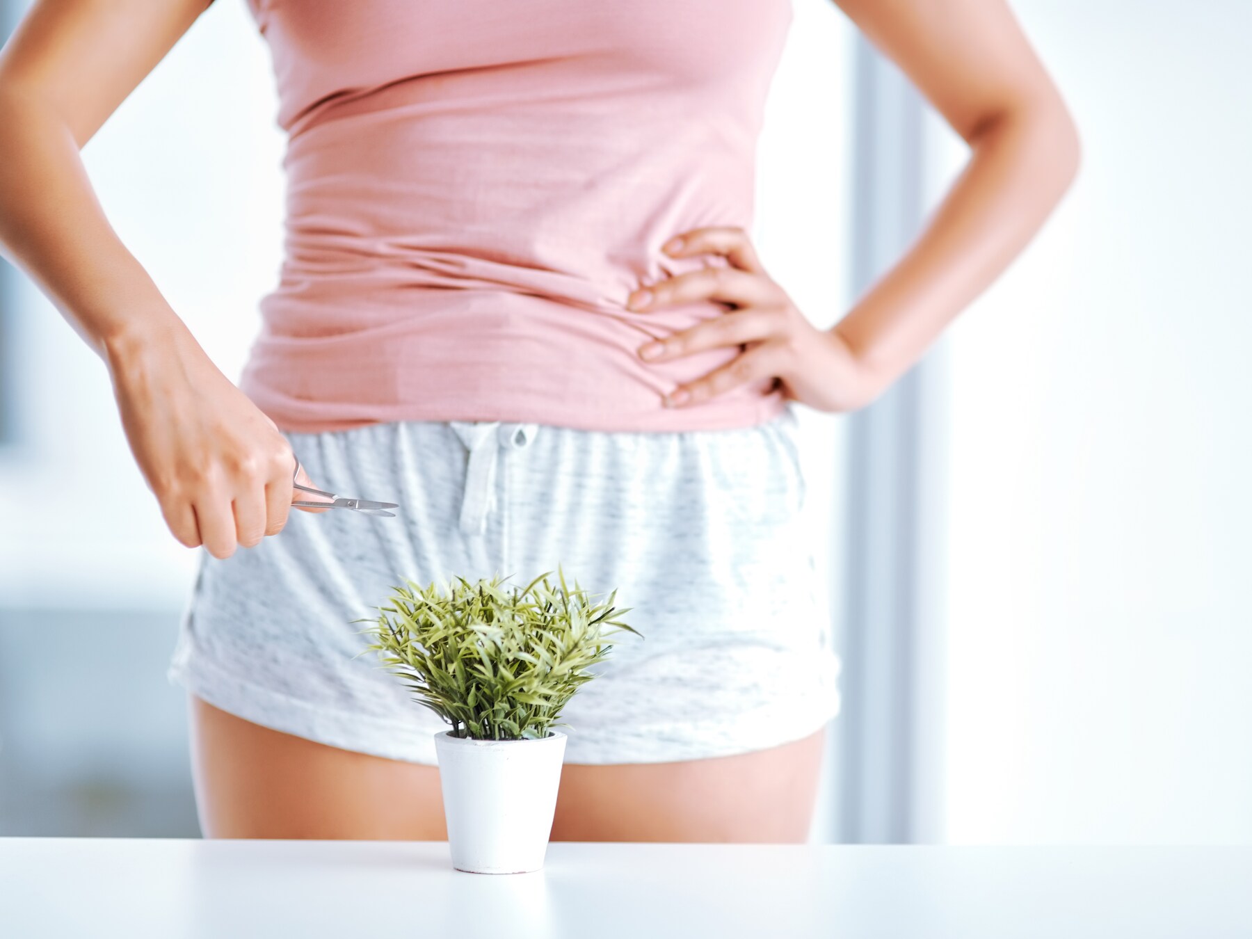 Schaamhaar komt terug: influencers soms bewust met haar piepend uit hun bikinibroekje op de foto