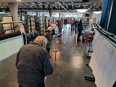 Dat is makkelijk: studenten en docenten stemmen in hun eigen school in Hengelo