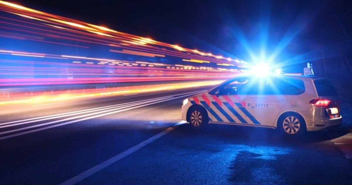 Auto verliest grote bak met water op A7 bij Frieschepalen: meerdere auto's beschadigd
