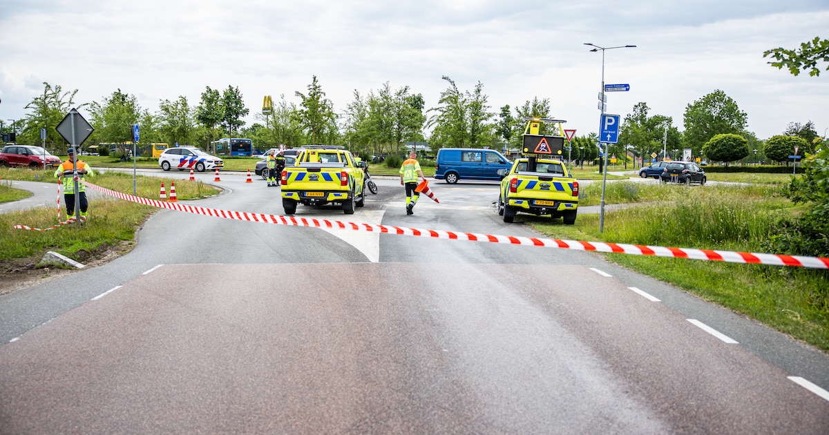 Twee gewonden nadat brommer onderuit gaat op spekgladde weg in Joure