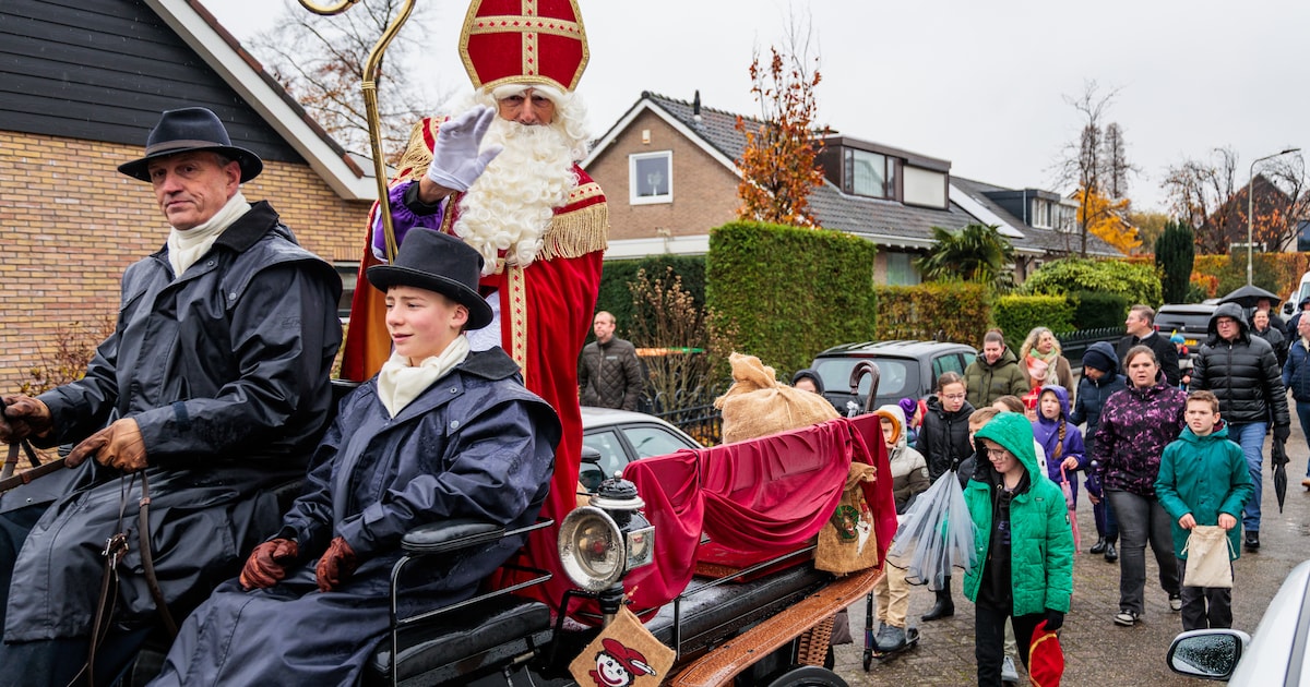 Hij komt, hij komt! Rijsoord verwelkomt Sinterklaas en zijn pieten