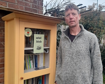 Deze minibieb in Apeldoorn-Zuid is in april een ‘voedselbank’ voor bijen