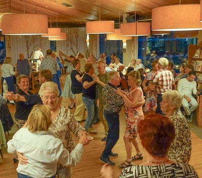 Seniorencafé Burgerlust opent de deuren voor een avond vol dans en livemuziek