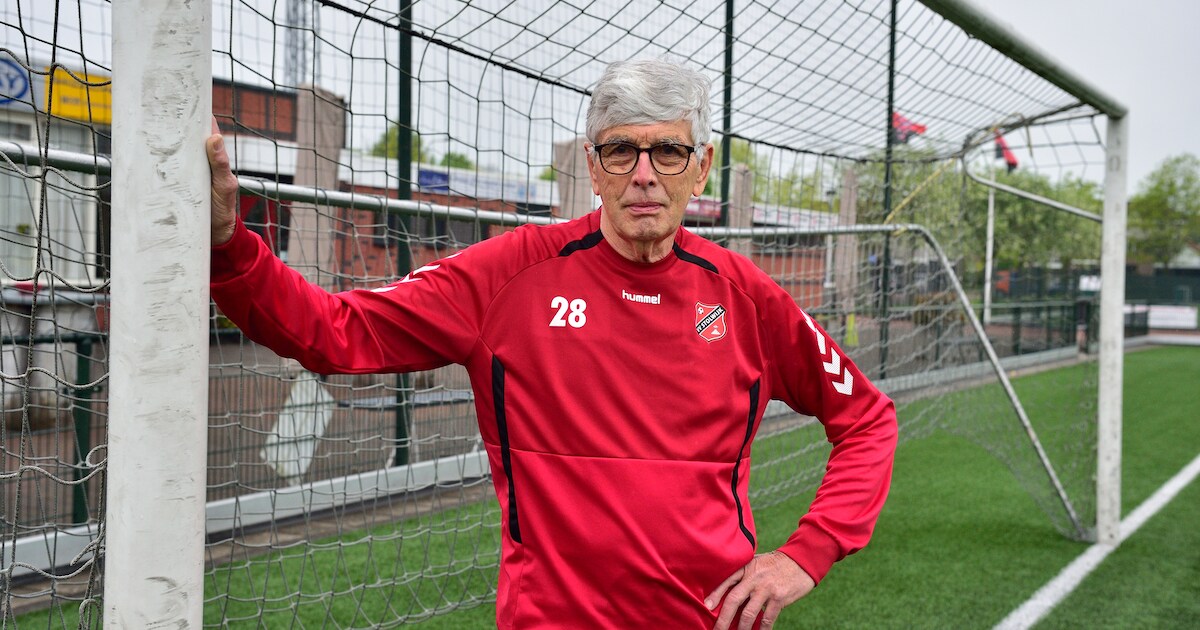 Zo haalde Koos Burger een Feyenoord-legende binnen: ‘Een opgerolde krant met de vetste vis’