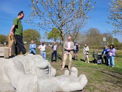 Kunstenaar verwerkt verschillende volksverhalen in nieuw kunstwerk