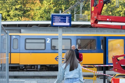 LIVE Sabotage | Boeren aangehouden voor branden langs A2, NS start dienstregeling weer op nu sporen zijn vrijgegeven