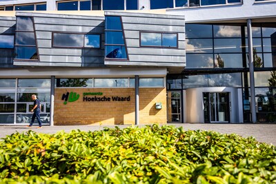 Vertrouwelijke brief over ‘graaiende’ griffie leidt tot ophef in Hoeksche Waard: raadsleden zitten vol vragen