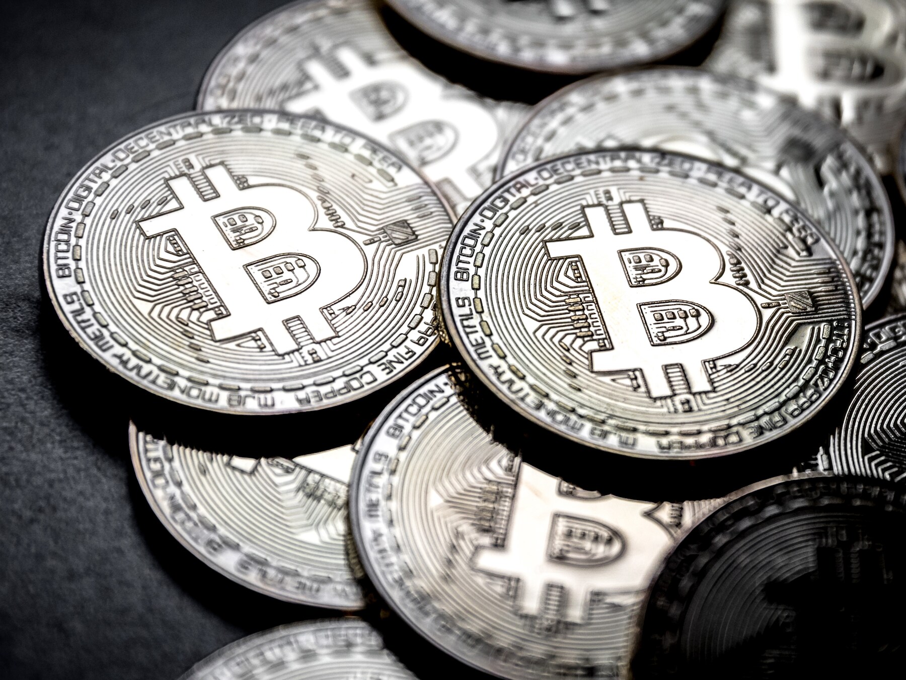 Bitcoin zet opmars door: munt ruim 11.000 dollar waard | Tech | AD.nl