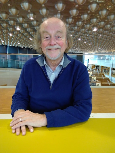 Waarom taal een feestje is: Guido de Wijs bereidt zich in Amersfoort voor op een avond vol humor en 