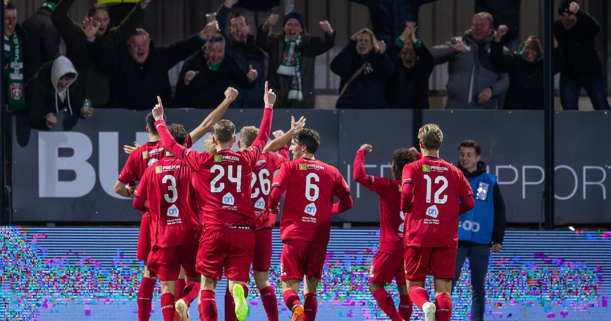 Megastunt FC Dordrecht: ploeg van Santoni wint bij Telstar ondanks rode ...