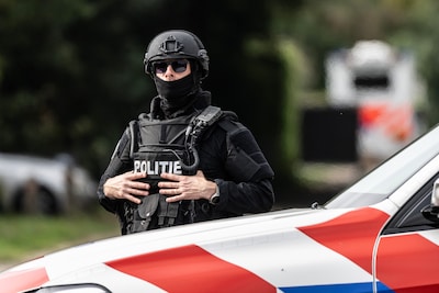 Loods van Jan G. uitgekamd door agenten in bivakmutsen en ME'ers in het maisveld: dit was dag 2