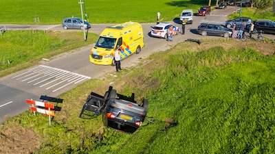 Opnieuw botsing op berucht kruispunt bij Oss: auto slaat over de kop