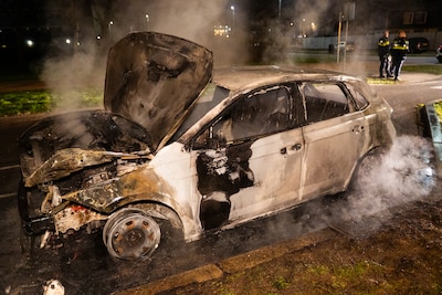 Auto volledig uitgebrand in Arnhem