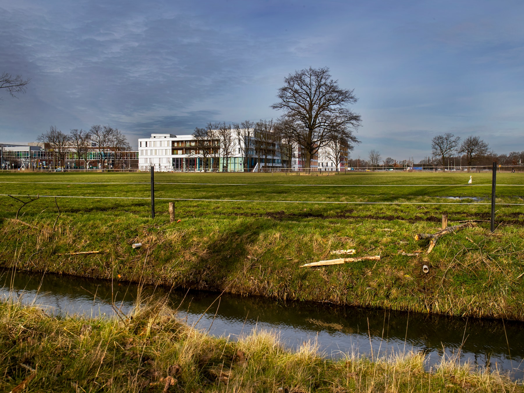 Op de voorgrond de locatie waar het nieuwe Ronald McDonald Huis zou moeten komen.