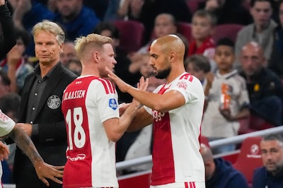 Ajax met ingevallen debutanten op zoek naar gelijkmaker in intense topper tegen PSV