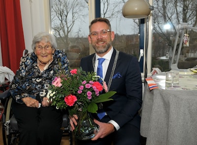 Oudste inwoonster Het Hogeland viert 108e verjaardag