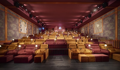 Bij Pathé Buitenhof kan je nu in fauteuil met tafeltje naar film kijken: ‘Tillen beleving naar hoger