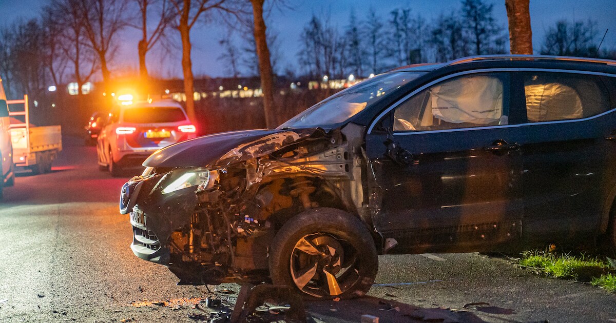 Trekker en auto op elkaar gebotst op Hege Dyk in Kootstertille