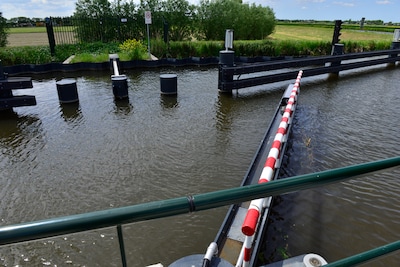 Droogte treft ook De Ronde Venen: waterkwaliteitsscherm in Wilnis ingezet